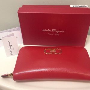 COPY - Ferragamo Ganconi Icona zip around wallet